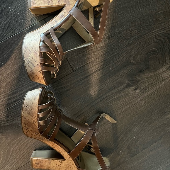 G by guess wedge heels - Picture 4 of 4